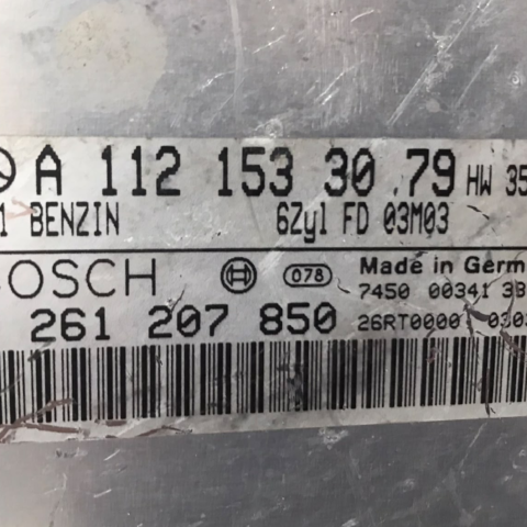 Mercedes-Benz M112 V6 Motor Beyni (Çıkma) - A1121533079 / 0261207850 Teknik Özellikler Parça Türü: Motor Kontrol Ünitesi (ECU / ECM / Beyin) Üretici Marka: Bosch / Mercedes-Benz Orijinal Mercedes Parça Kodu: A1121533079 (A 112 153 30 79) Bosch Parça Kodu: 0261207850 (0 261 207 850) Sistem Nesli: Bosch Motronic ME 2.8 Yakıt Tipi: Benzin Silindir Sayısı: 6 Silindir (V6)